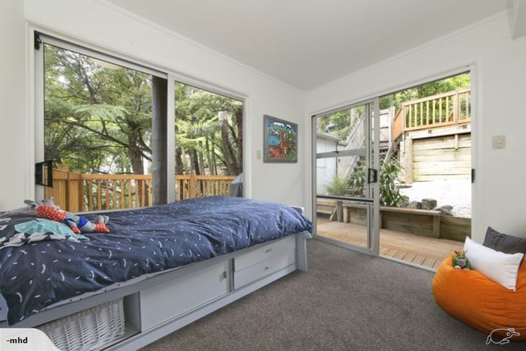 Photo of property in 29 Warner Park Avenue, Laingholm, Auckland, 0604