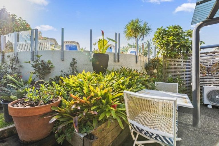 Photo of property in 7/18 Parr Terrace, Castor Bay, Auckland, 0620