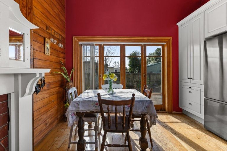 Photo of property in 18 Lee Road, Taradale, Napier, 4112