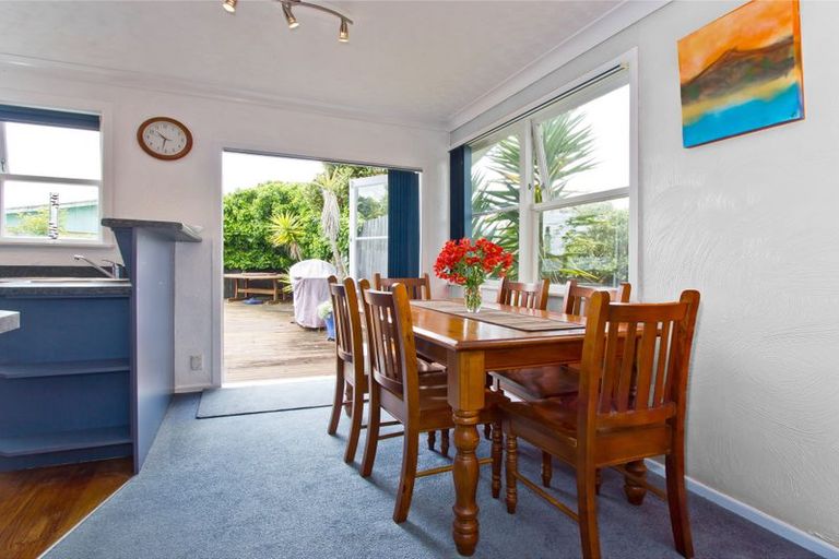 Photo of property in 6 Tamariki Avenue, Kelston, Auckland, 0602