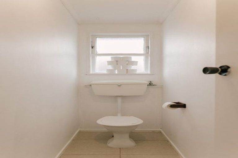 Photo of property in 25 Mokau Place, Terrace End, Palmerston North, 4410