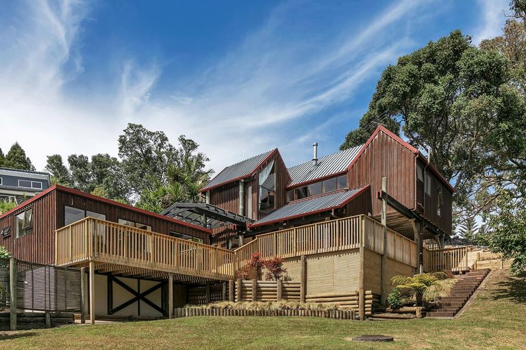 Photo of property in 25 Jacaranda Avenue, Beach Haven, Auckland, 0626