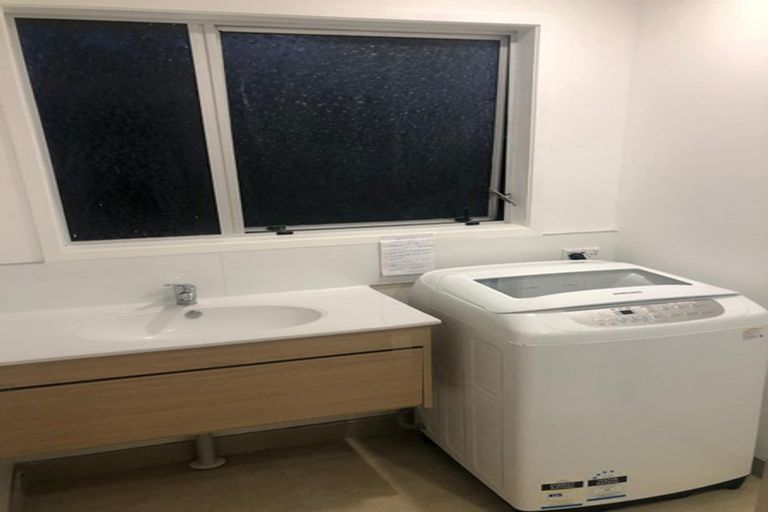 Photo of property in 50 Lewisham Street, Highland Park, Auckland, 2010