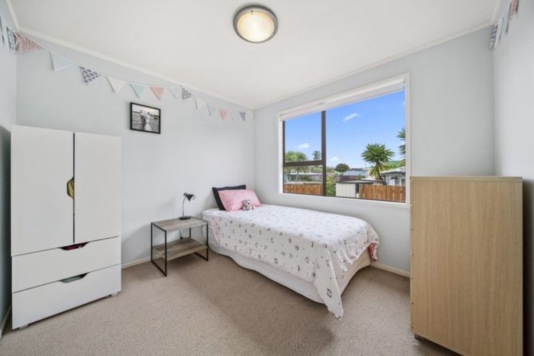 Photo of property in 5 Darren Crescent, Half Moon Bay, Auckland, 2012