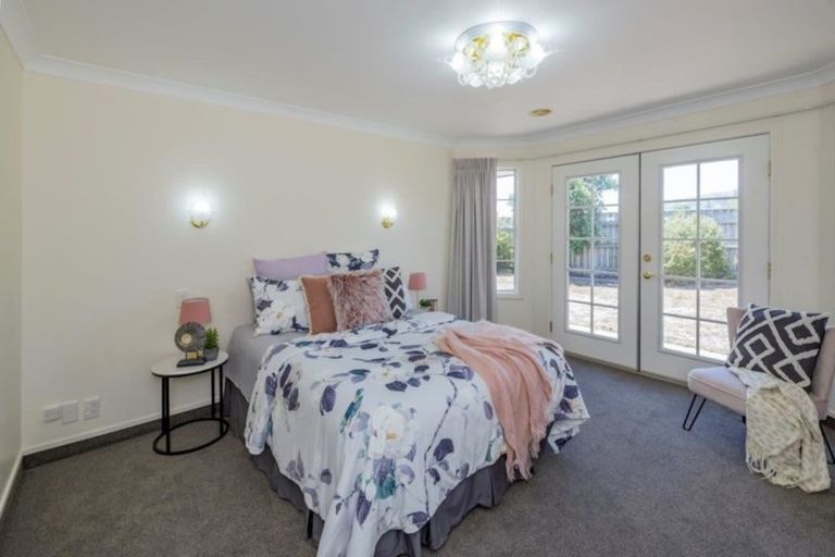 Photo of property in 12 Marewa Place, Waikanae Beach, Waikanae, 5036