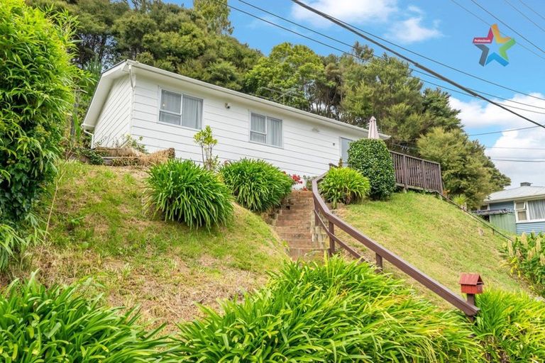 Photo of property in 4 John Street, Stokes Valley, Lower Hutt, 5019