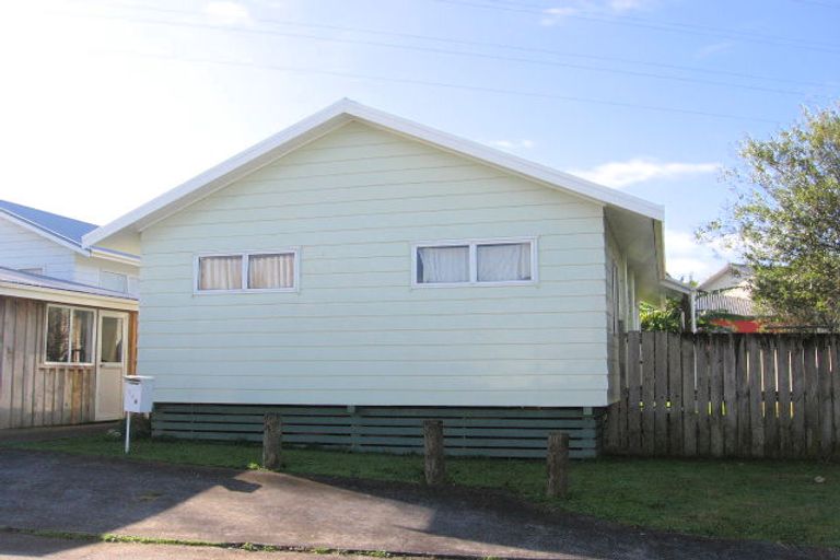 Photo of property in 8 Keri Anne Place, Goodwood Heights, Auckland, 2105
