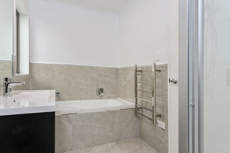 Photo of property in 29 Samuel Cassidy Avenue, Swanson, Auckland, 0614