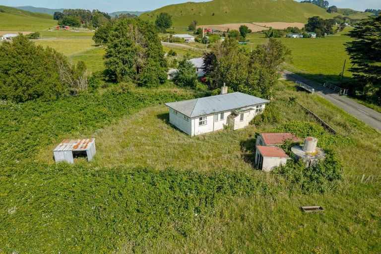 Photo of property in Mangamaire School, 205 Tutaekara Road, Pahiatua, 4987