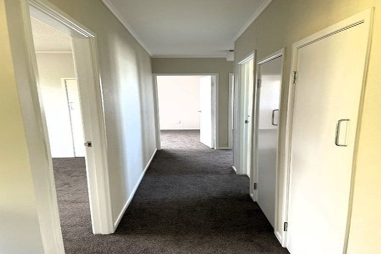 Photo of property in 104 Lantana Road, Green Bay, Auckland, 0604