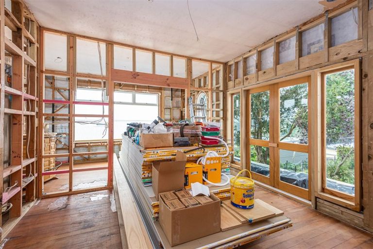 Photo of property in 61 Moncks Spur Road, Redcliffs, Christchurch, 8081