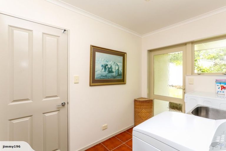 Photo of property in 1 Orlando Close, Frankleigh Park, New Plymouth, 4310