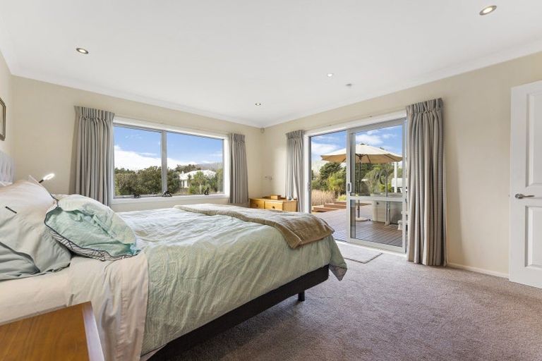 Photo of property in 32 Titoki Road, Waikanae Beach, Waikanae, 5036