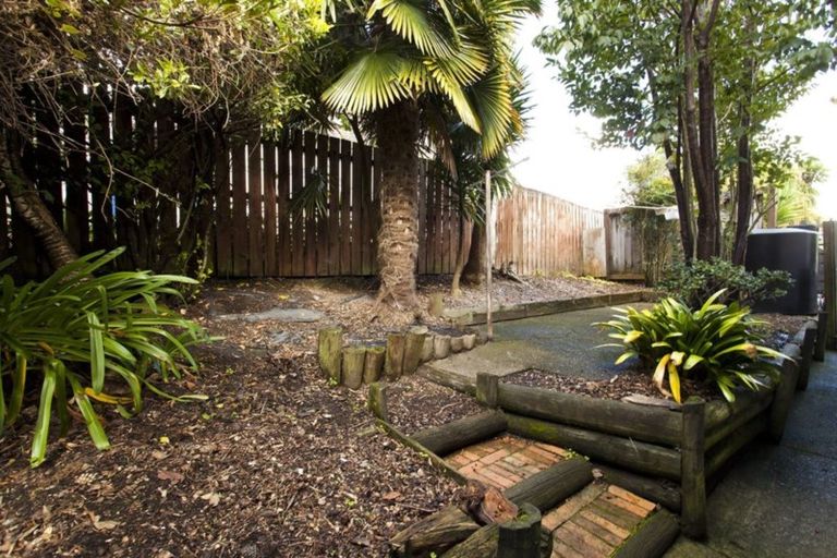 Photo of property in 306 Don Buck Road, Massey, Auckland, 0614