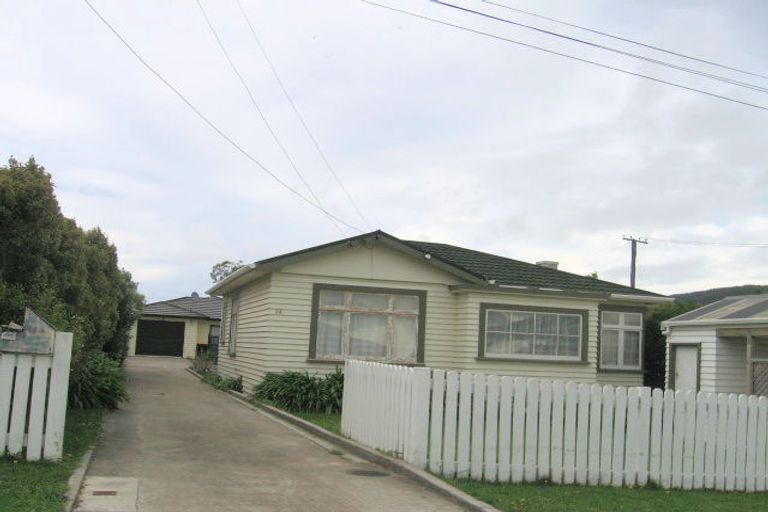 Photo of property in 14 Mexted Terrace, Tawa, Wellington, 5028
