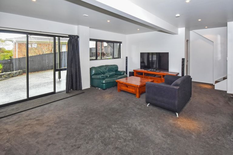 Photo of property in 21 Orinda Close, Botany Downs, Auckland, 2010