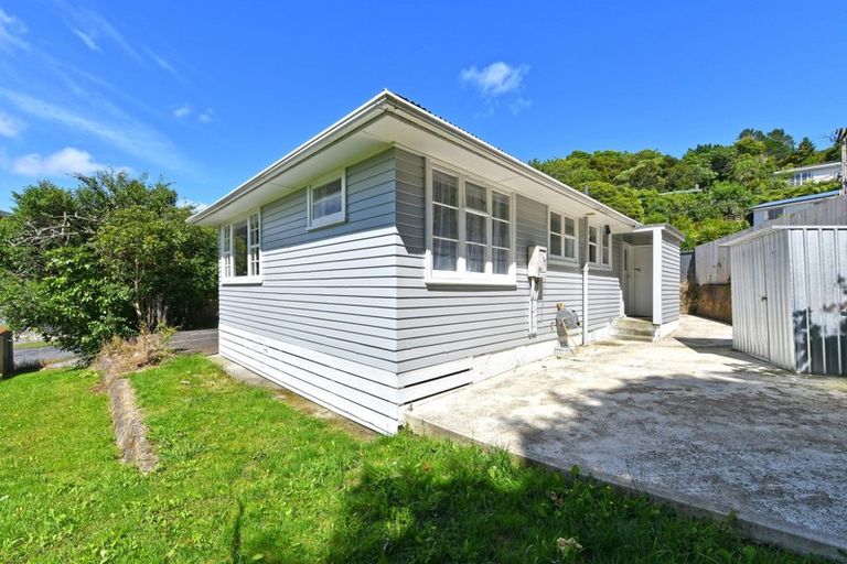Photo of property in 16 Rintoul Grove, Stokes Valley, Lower Hutt, 5019