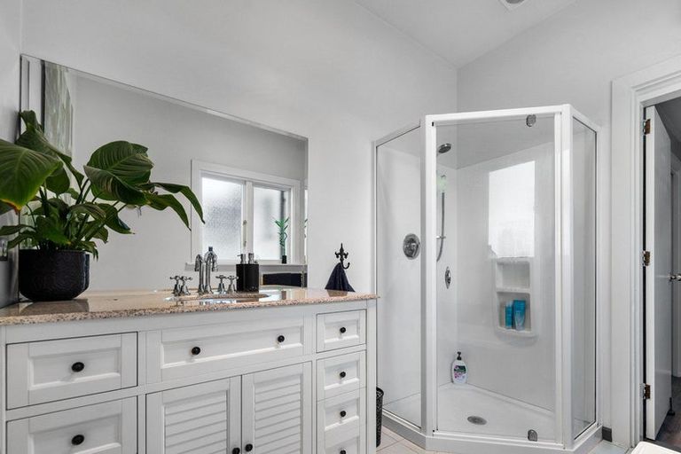 Photo of property in 102 Somerfield Street, Somerfield, Christchurch, 8024