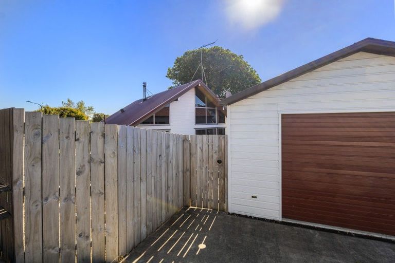 Photo of property in 14 Fairfax Terrace, Frankleigh Park, New Plymouth, 4310