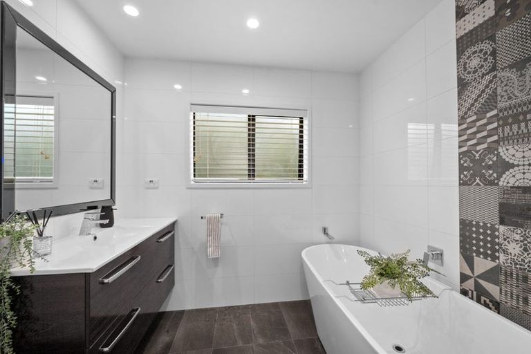 Photo of property in 11b Balmain Road, Birkenhead, Auckland, 0626