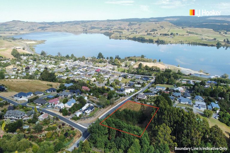 Photo of property in 10 Gull Street, Waihola, Milton, 9073