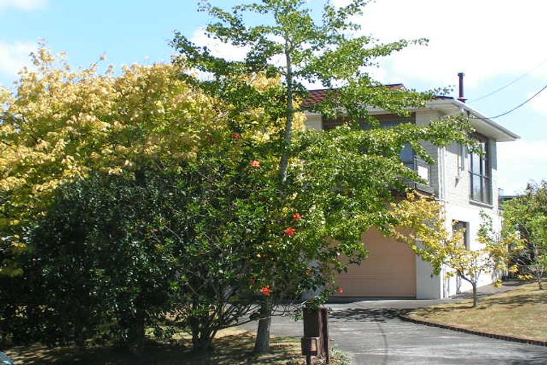 Photo of property in 1/3 Fairfax Avenue, Northcote, Auckland, 0627