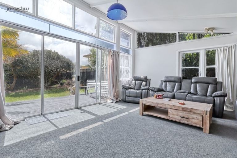 Photo of property in 140 Edmonton Road, Te Atatu South, Auckland, 0610