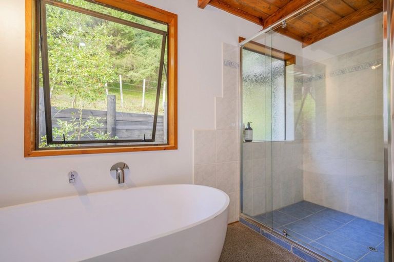 Photo of property in 5b Pohutukawa Grove, Whitianga, 3510