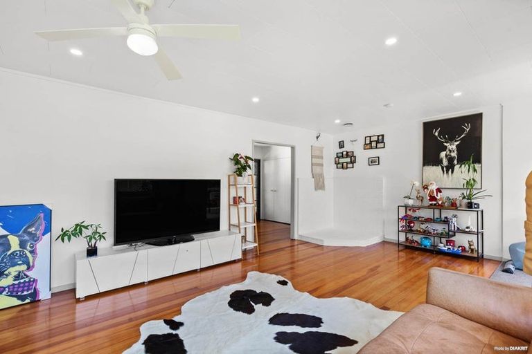 Photo of property in 32 Normanton Street, Glenfield, Auckland, 0629