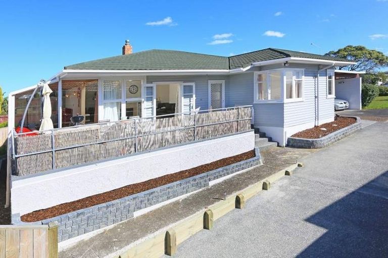 Photo of property in 4285 Great North Road, Glendene, Auckland, 0602