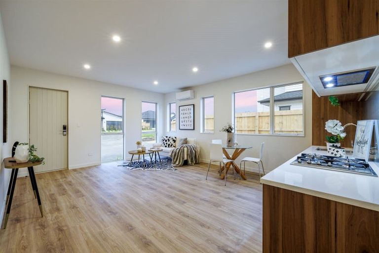 Photo of property in 23 Mcindoe Road, Kumeu, 0810