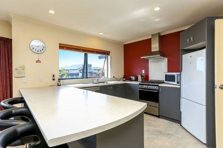 Photo of property in 10 Horizon Heights, Whalers Gate, New Plymouth, 4310