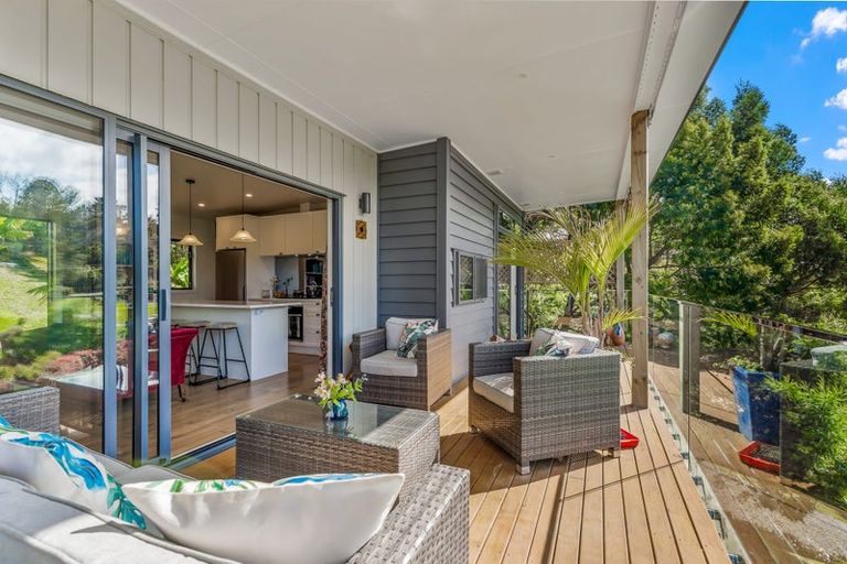 Photo of property in 5b Hobbs Road, Matakatia, Whangaparaoa, 0930