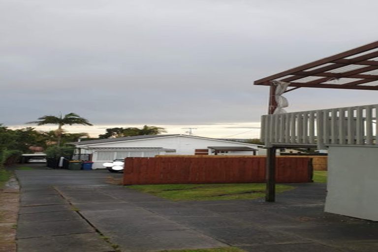 Photo of property in 2/22 Clayburn Road, Glen Eden, Auckland, 0602