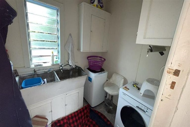 Photo of property in 113 Mangorei Road, Merrilands, New Plymouth, 4312