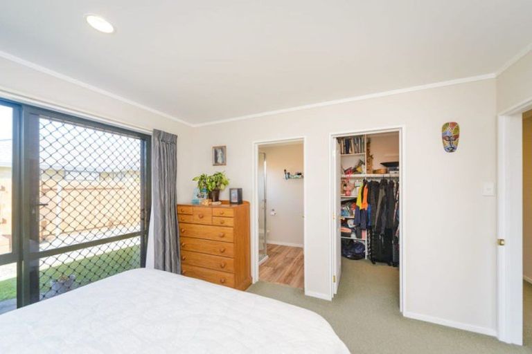 Photo of property in 39 Logan Way, Kelvin Grove, Palmerston North, 4414