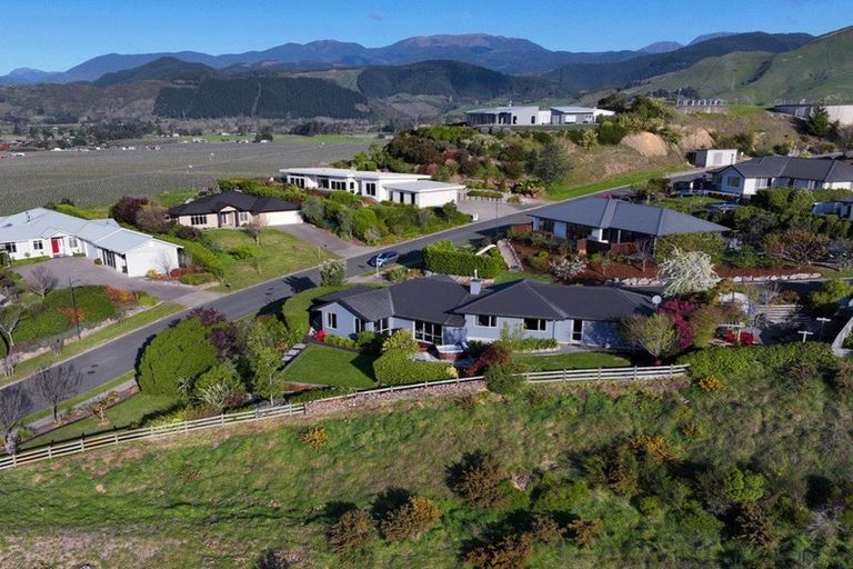 Photo of property in 18 Katania Heights, Brightwater, 7022