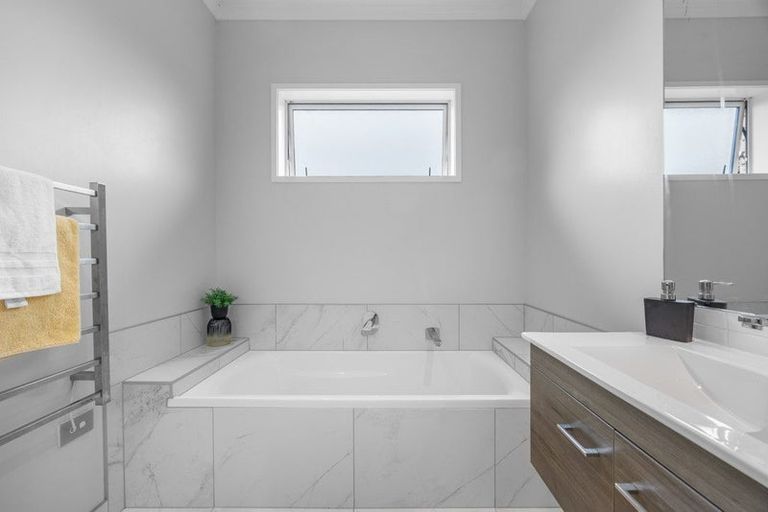 Photo of property in 5 Malbec Place, Huapai, Kumeu, 0810