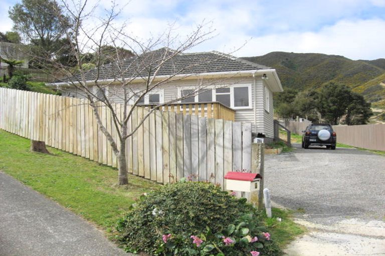 Photo of property in 27 Pencarrow Crescent, Wainuiomata, Lower Hutt, 5014