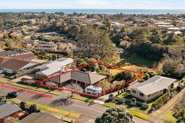 Photo of property in 22 Truby King Street, Merrilands, New Plymouth, 4312