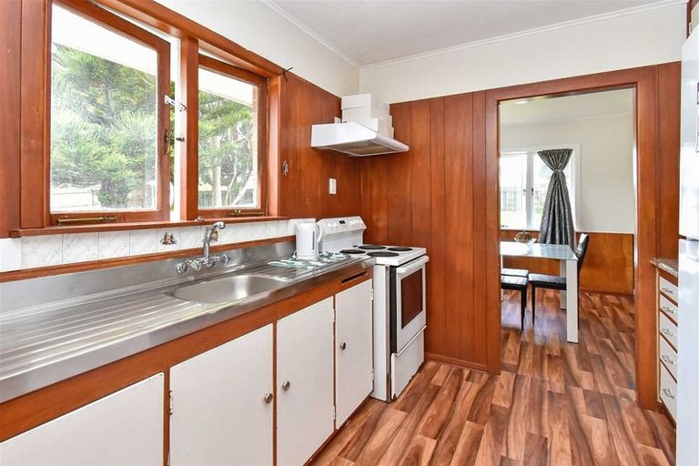 Photo of property in 69 Blake Road, Mangere East, Auckland, 2024