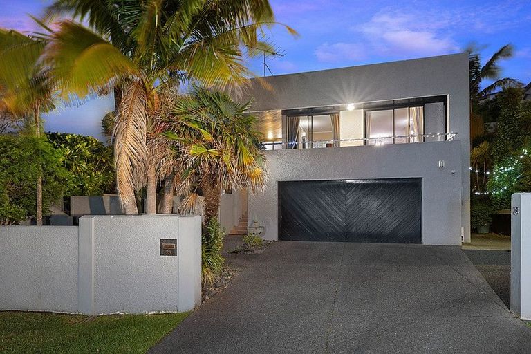 Photo of property in 28 Penguin Drive, Murrays Bay, Auckland, 0630