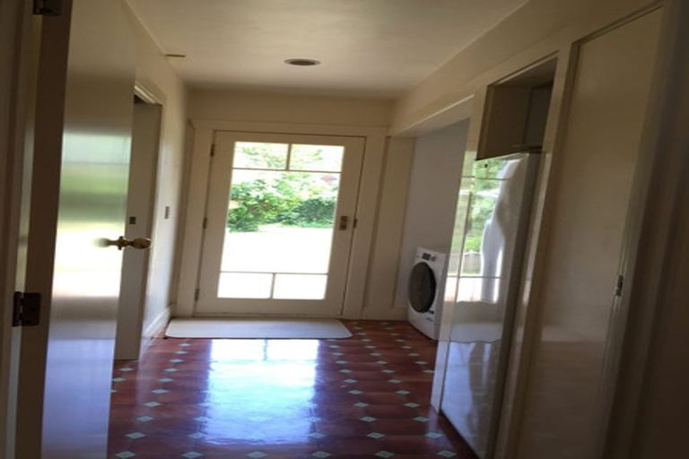 Photo of property in 6 Adam Street, Greenlane, Auckland, 1051