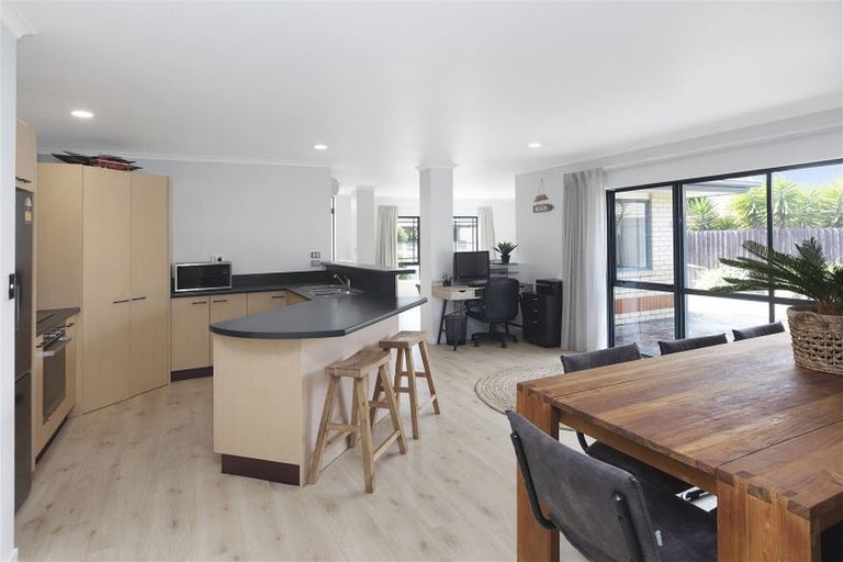 Photo of property in 35 Eastwood Rise, Waimairi Beach, Christchurch, 8083