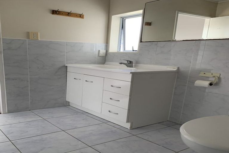 Photo of property in 44 Larne Avenue, Pakuranga Heights, Auckland, 2010