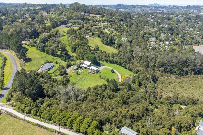 Photo of property in 42 Merewhira Road, Paremoremo, Albany, 0793