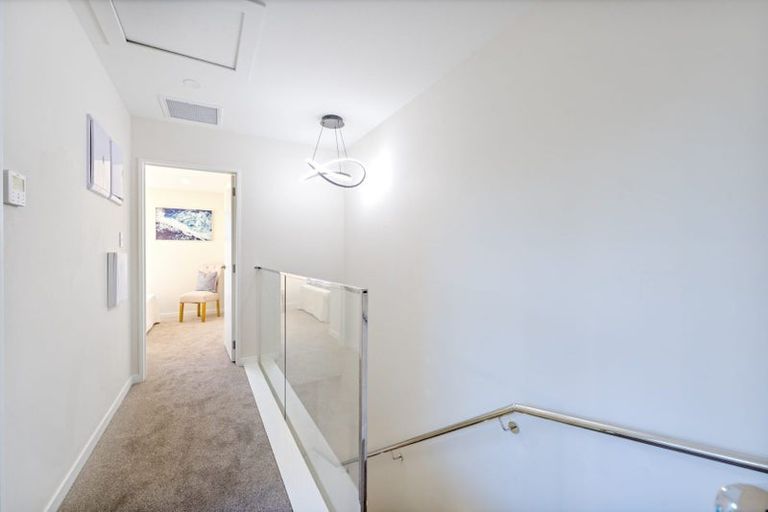 Photo of property in 2/5 Hereford Street, Te Atatu Peninsula, Auckland, 0610