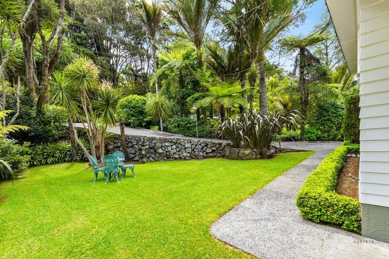Photo of property in 15 Sylvan Valley Avenue, Titirangi, Auckland, 0604