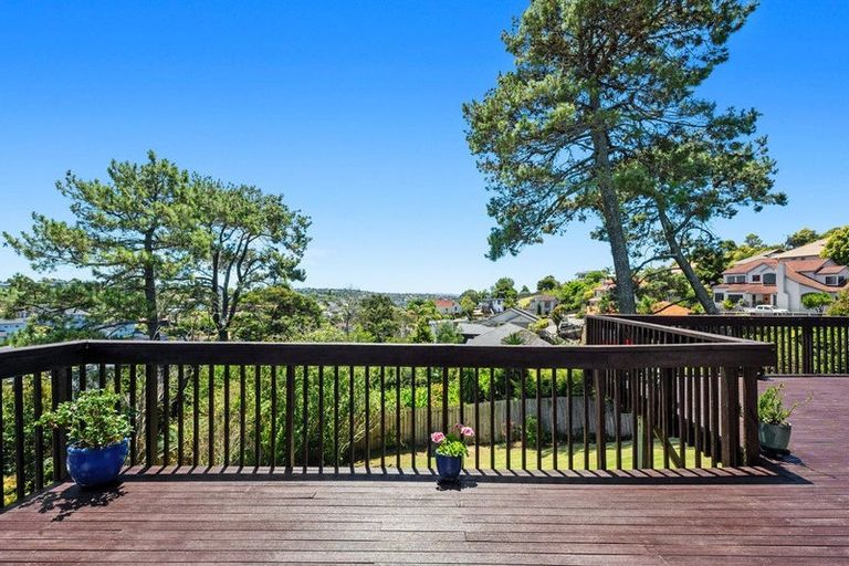 Photo of property in 17 Bushglen Court, Browns Bay, Auckland, 0630