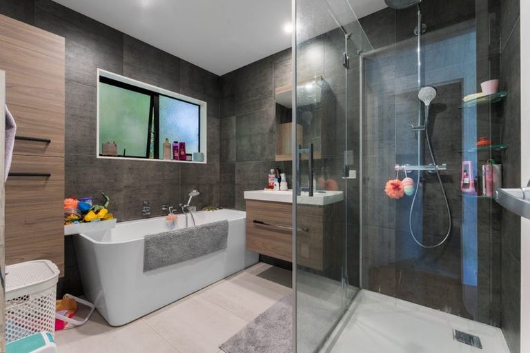 Photo of property in 12b Kimberly Grove, Greenhithe, Auckland, 0632